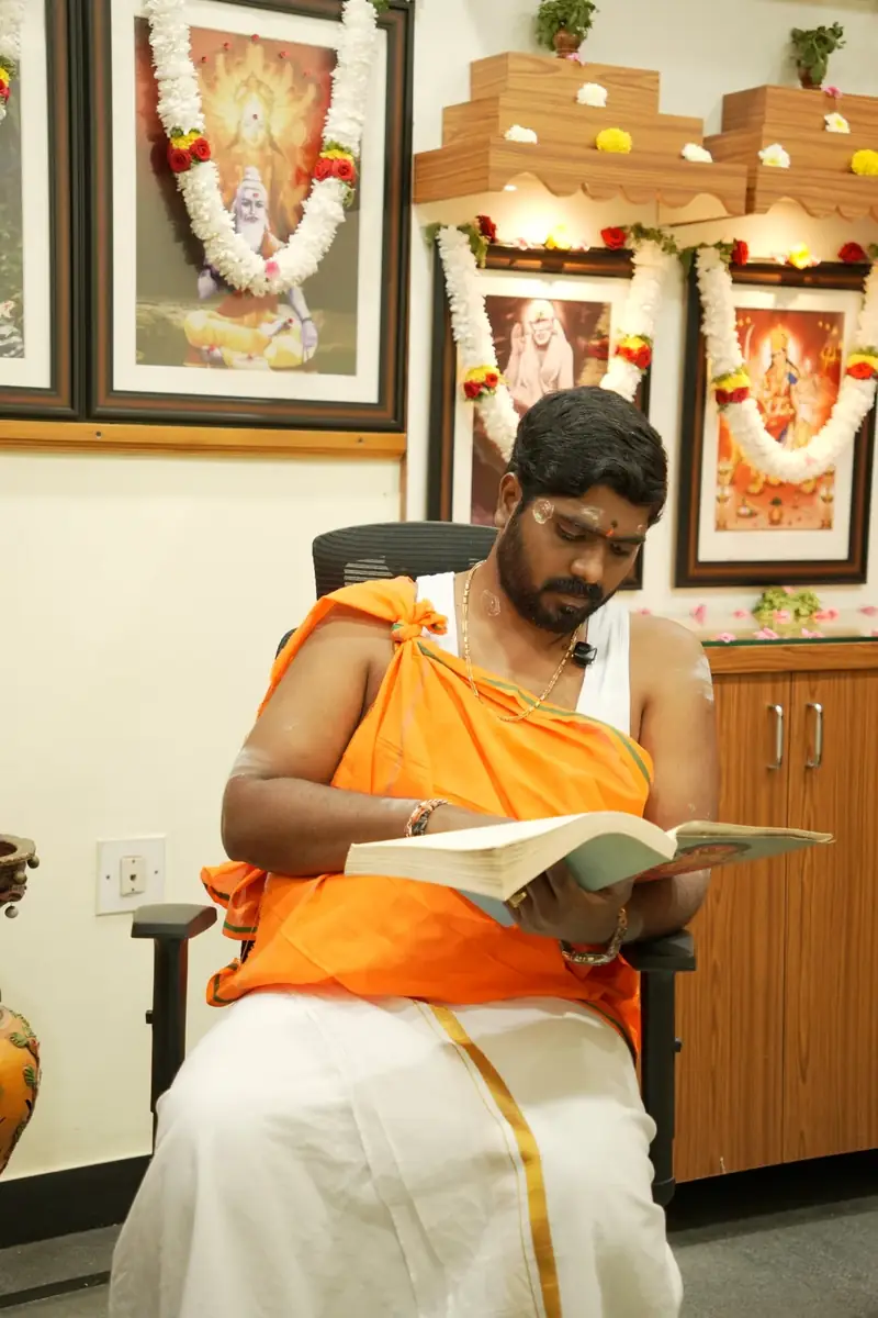Sri Mahantesh studying Vedic texts